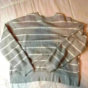 Lightweight grey and white cropped sweatshirt